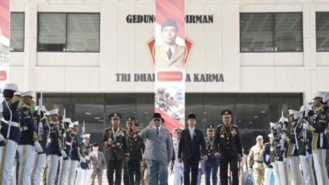 Presiden RI Prabowo Bertindak Sebagai Inspektur Upacara Peringatan HUT ke-81 Tentara Nasional Indonesia (TNI) 